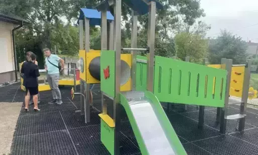 Zdjęcie do Nowy plac zabaw przy żłobku w Rogoźniku odebrany
